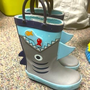 Toddler Shark rain boats size 6